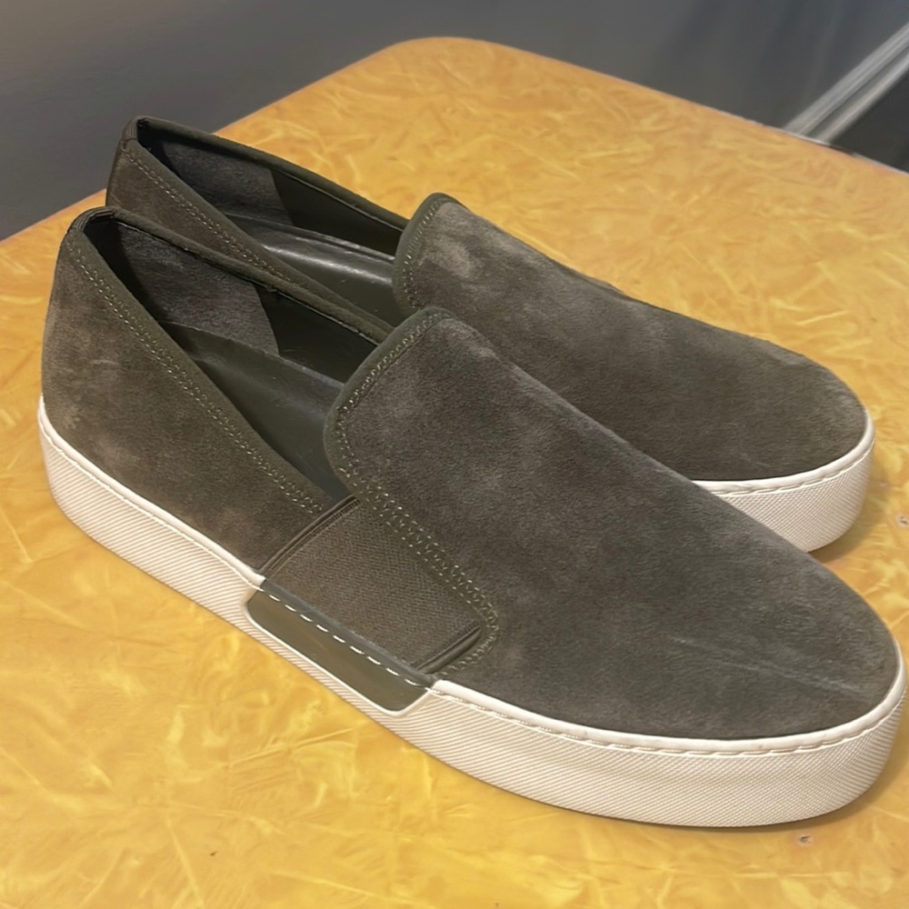 Womens size 9 army green color suede loafer/tennis shoe